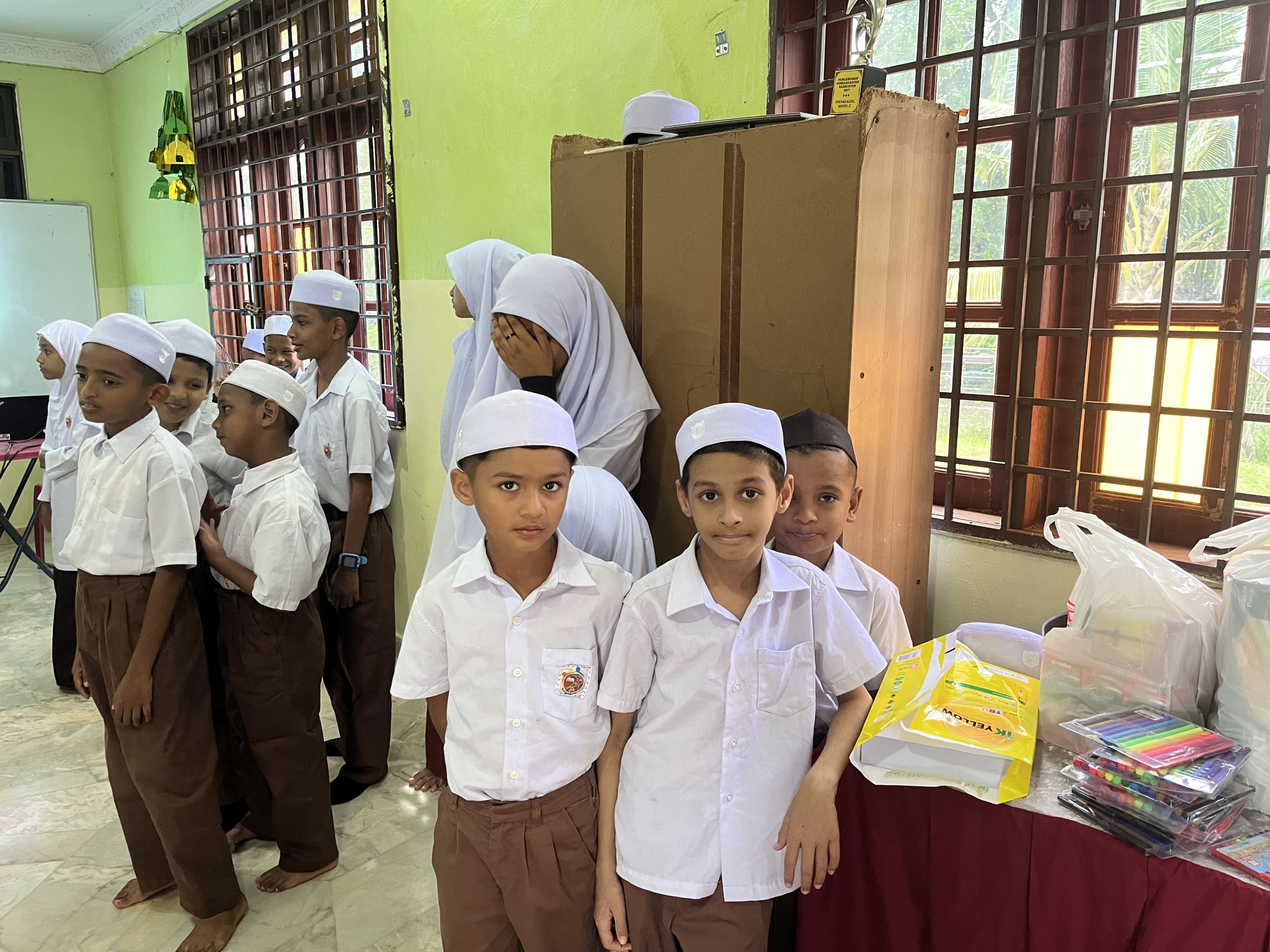 Unram Bawa Harapan ke Perbatasan Anak Rohingya Ucapkan Terima Kasih